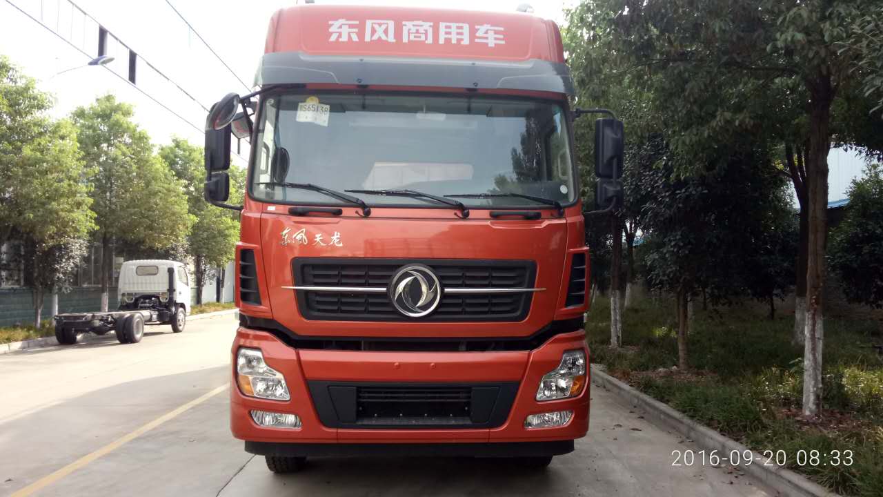 天龍國五40方散裝飼料運(yùn)輸車 